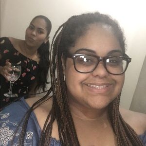 Meet your Posher, Dinorah